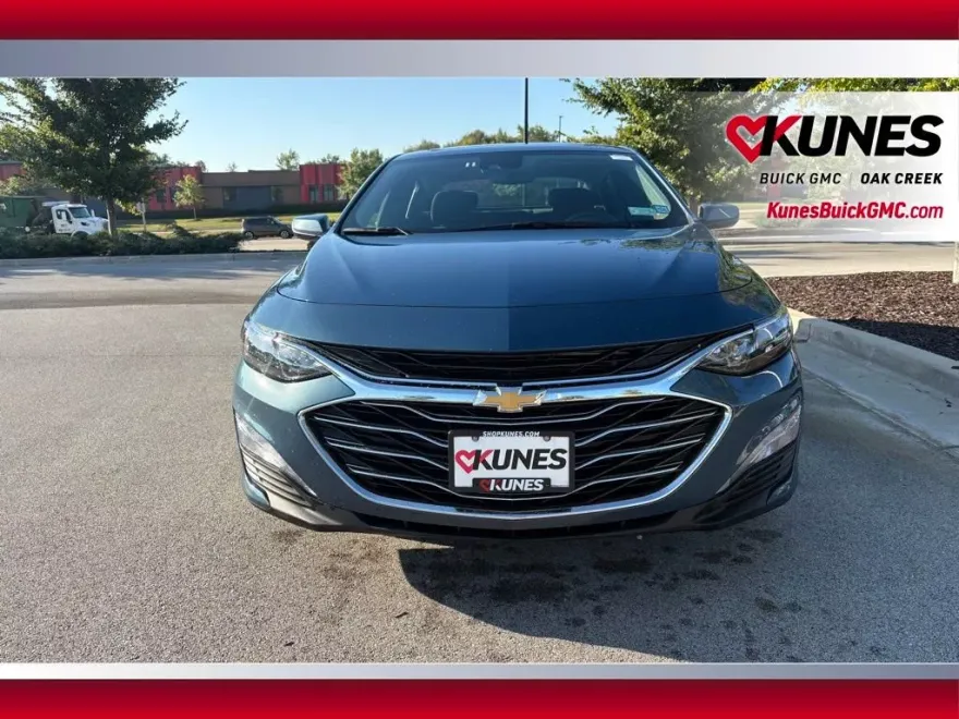 2024 Chevrolet Malibu 1LT photo 1