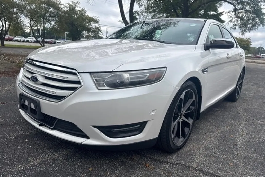 2015 Ford Taurus Limited photo 1