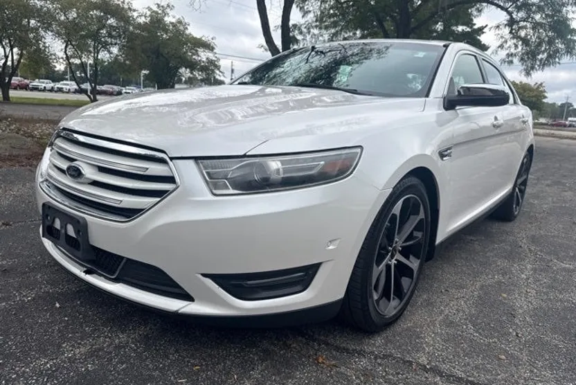 2015 Ford Taurus Limited photo 1