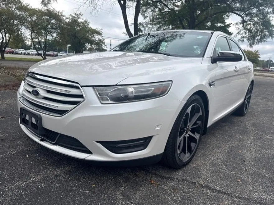 2015 Ford Taurus Limited photo 1