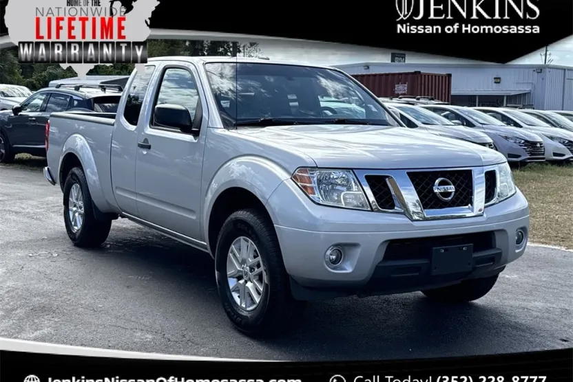 2015 Nissan Frontier SV photo 1