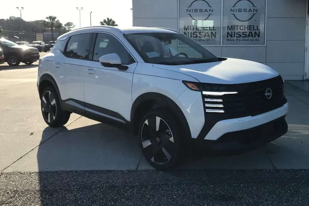 2025 Nissan Kicks SR photo 1