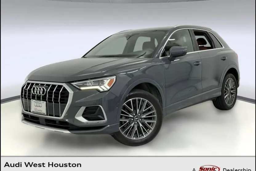 2021 Audi Q3 Premium Plus photo 1