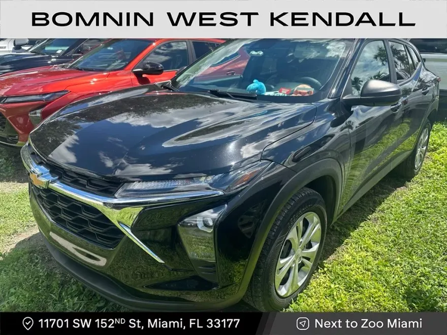 2024 Chevrolet Trax LS photo 1