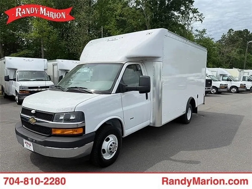 2023 Chevrolet Express Cutaway 3500 photo 1
