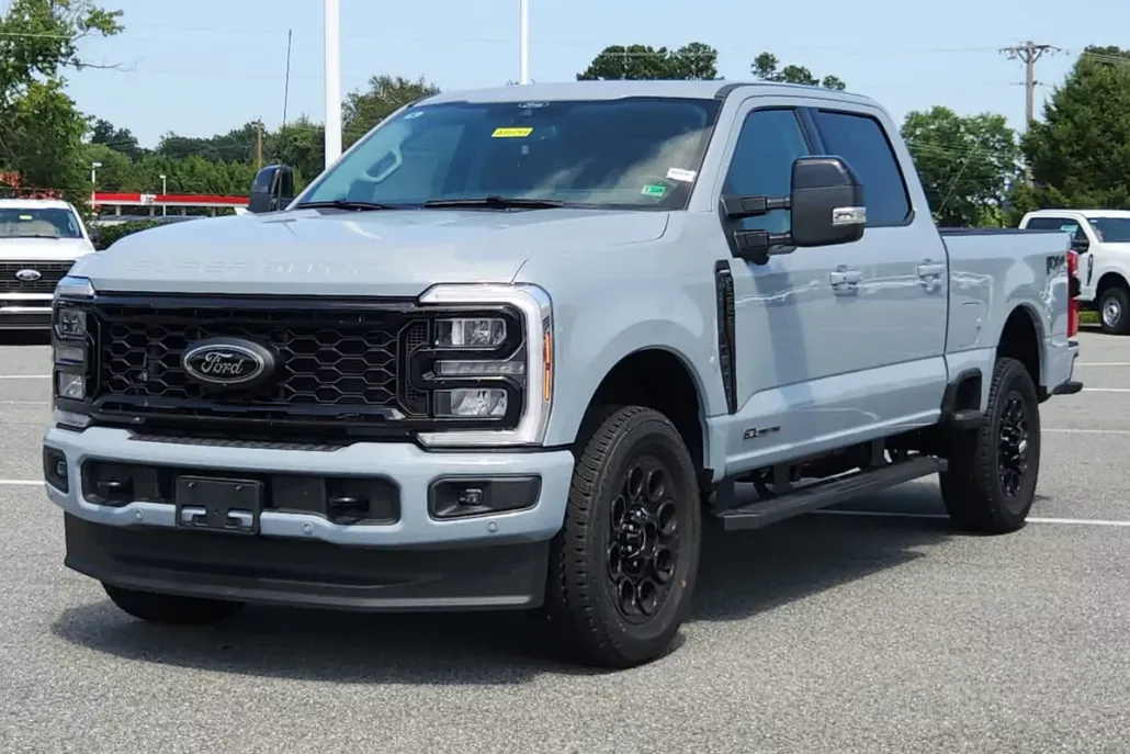 2025 Ford F-250 Lariat photo 1