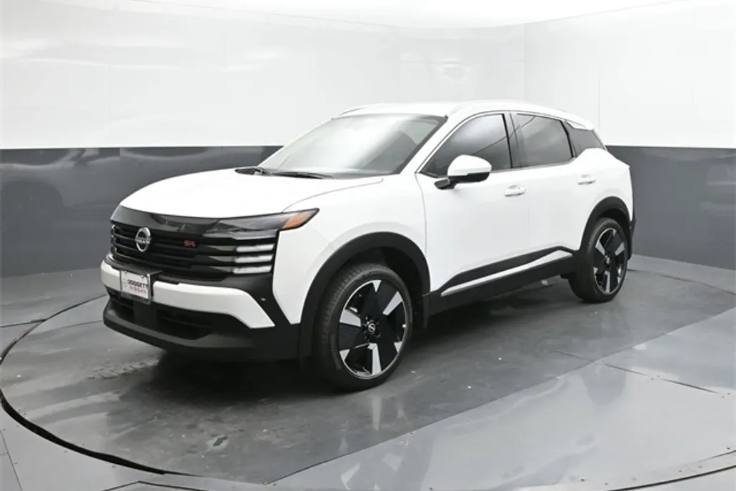 2025 Nissan Kicks SR photo 1