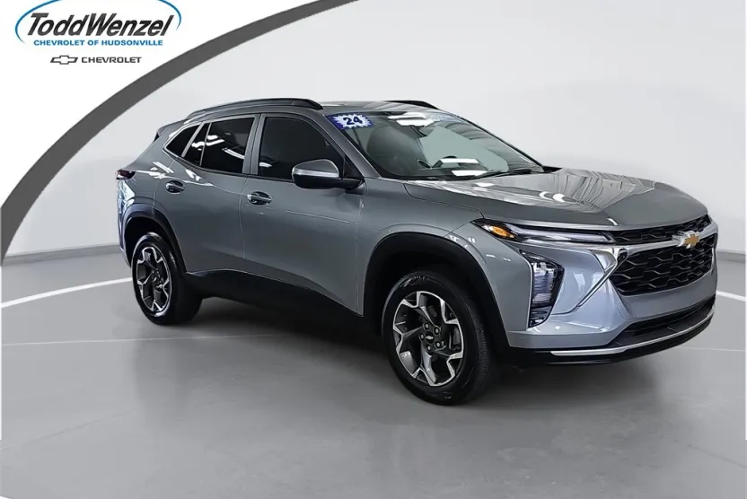 2024 Chevrolet Trax LT photo 1