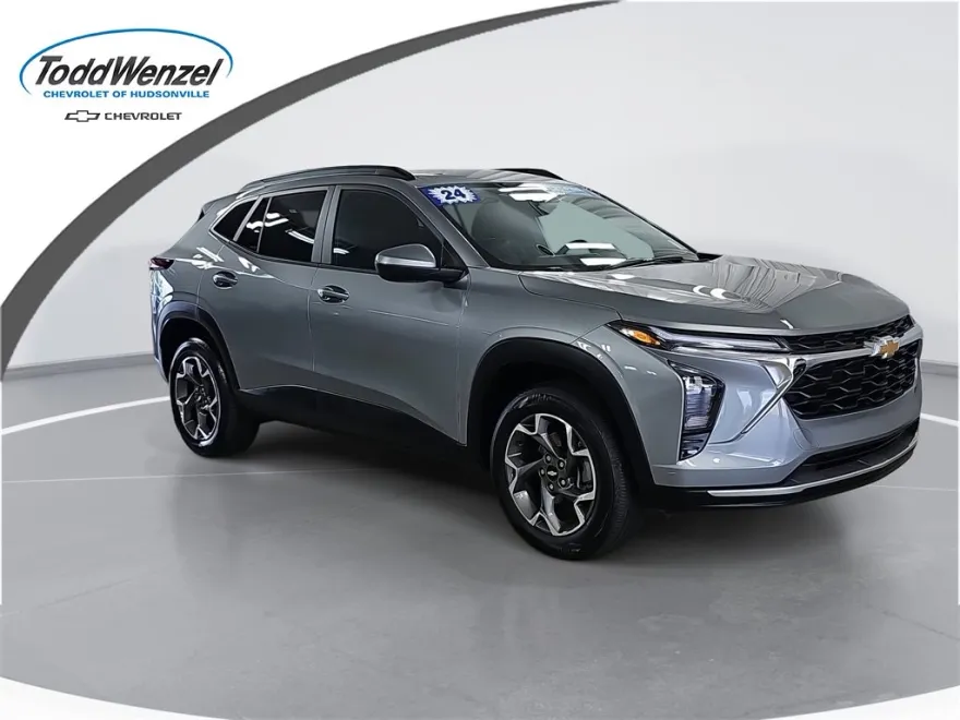 2024 Chevrolet Trax LT photo 1