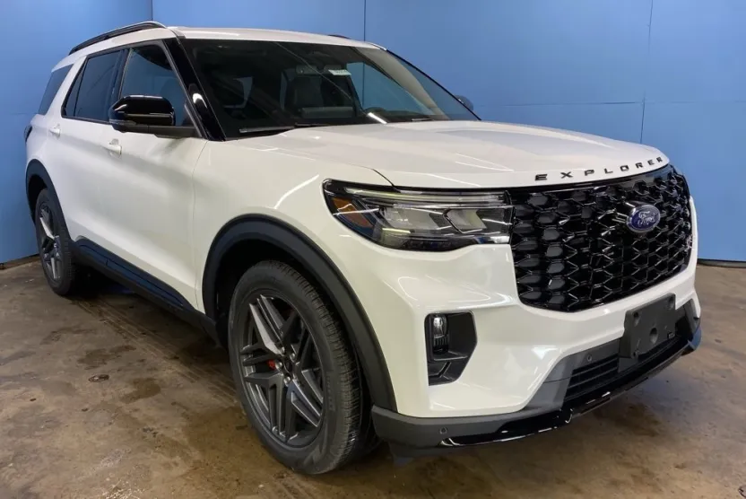 2025 Ford Explorer ST photo 1