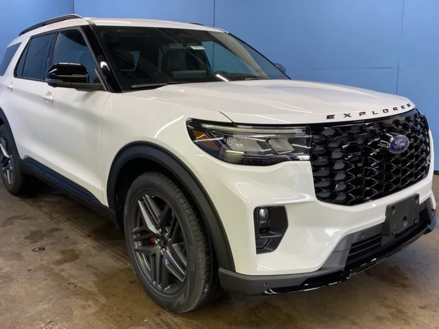 2025 Ford Explorer ST photo 1