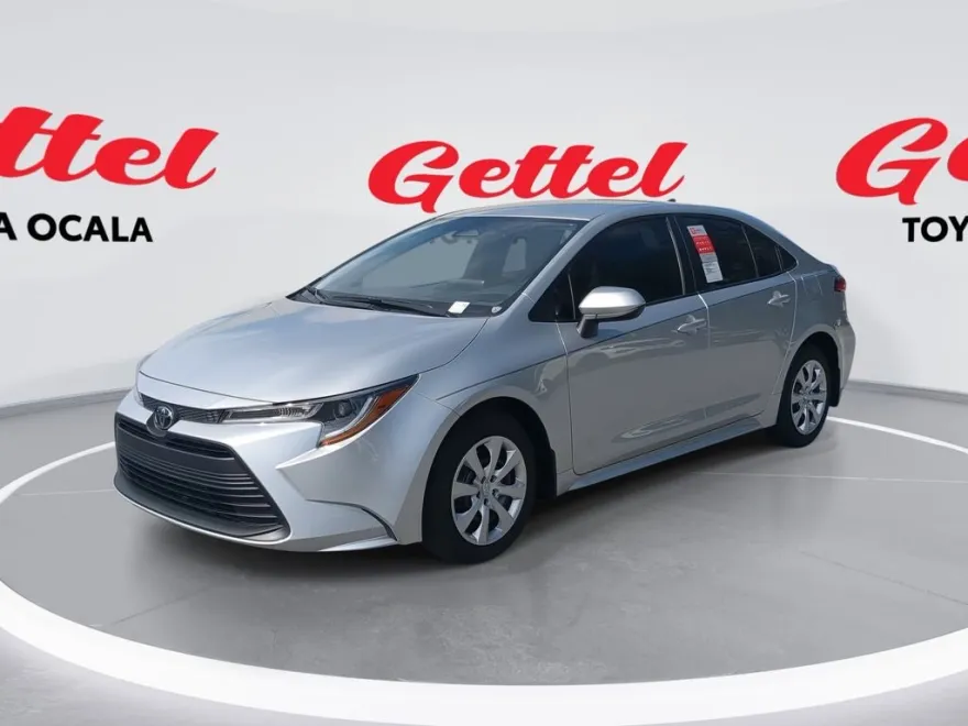 2025 Toyota Corolla LE photo 1