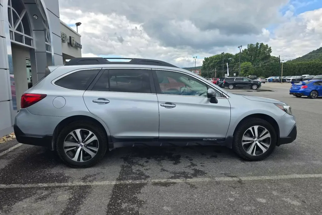 2018 Subaru Outback 2.5i Limited photo 1