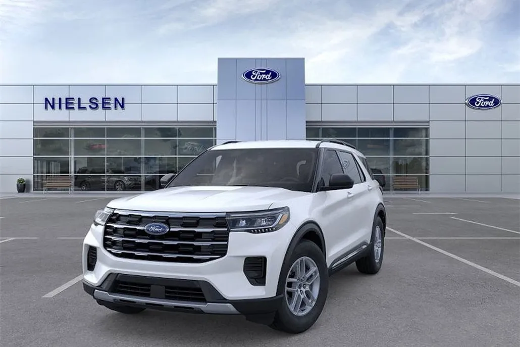 2025 Ford Explorer photo 1