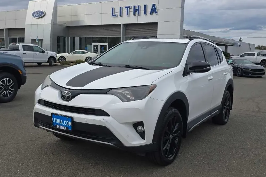 2018 Toyota RAV4 Adventure photo 1