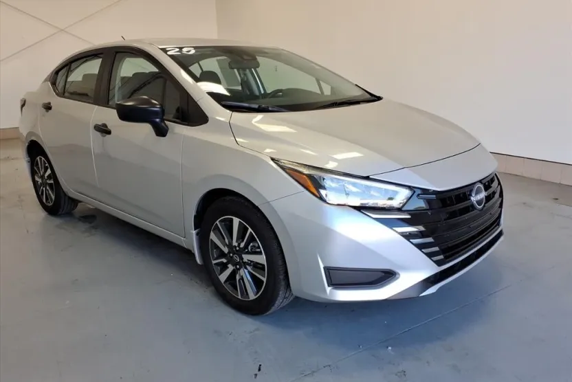2025 Nissan Versa 1.6 S photo 1