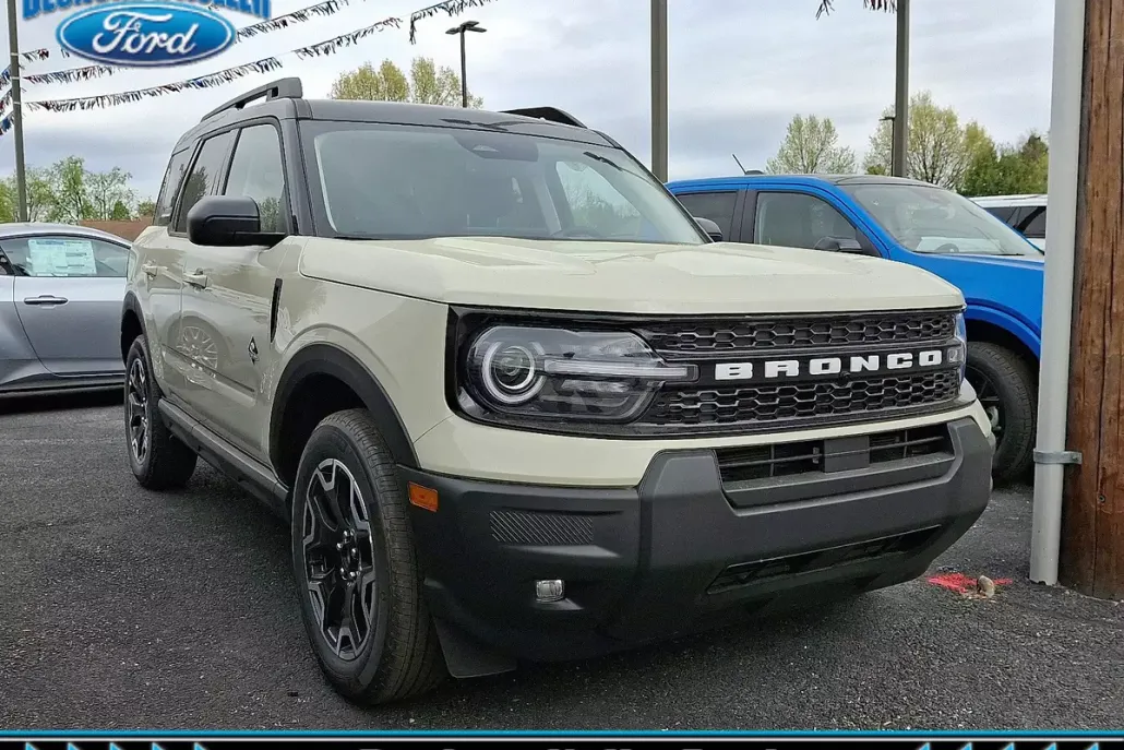 2025 Ford Bronco Sport Outer Banks photo 1