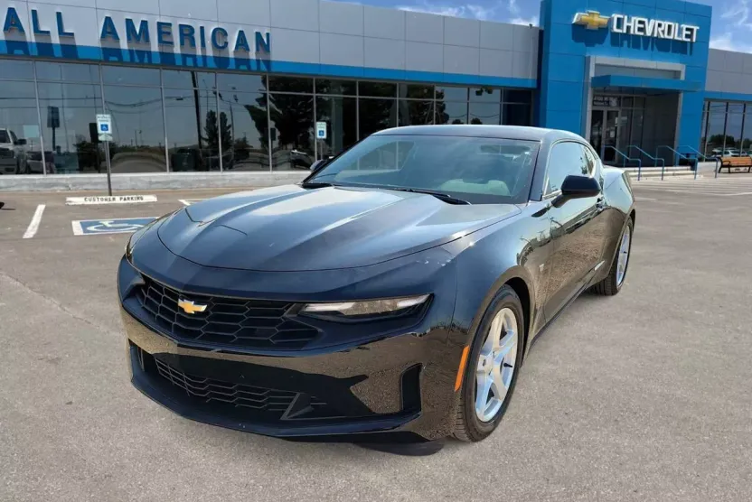 2023 Chevrolet Camaro 1LT photo 1