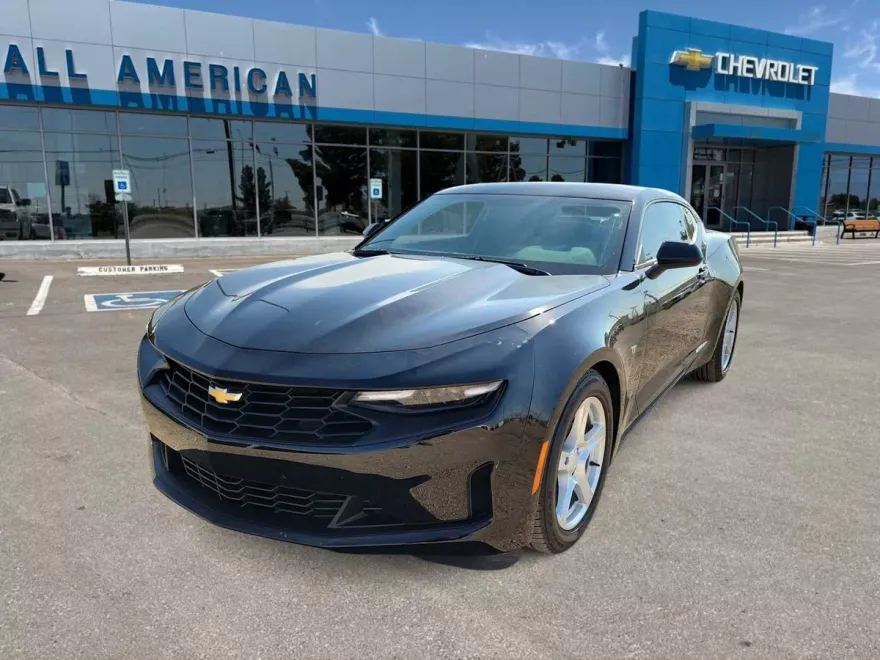 2023 Chevrolet Camaro 1LT photo 1