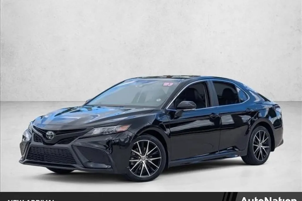 2023 Toyota Camry SE photo 1