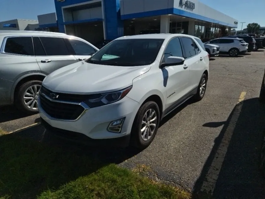 2020 Chevrolet Equinox LT photo 1