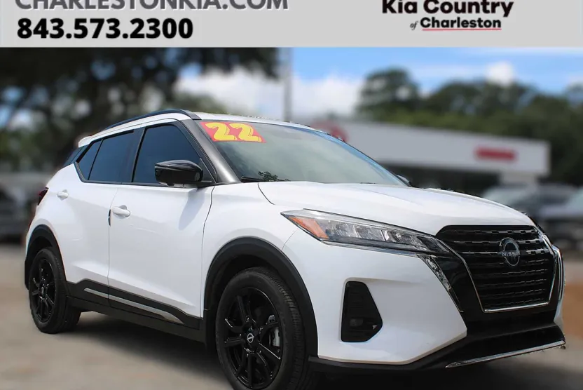2022 Nissan Kicks SR photo 1