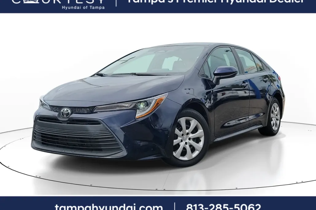 2023 Toyota Corolla LE photo 1