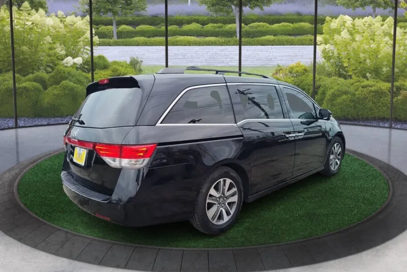 2014 Honda Odyssey Touring photo 1