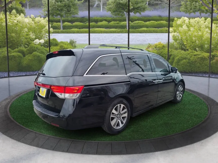 2014 Honda Odyssey Touring photo 1