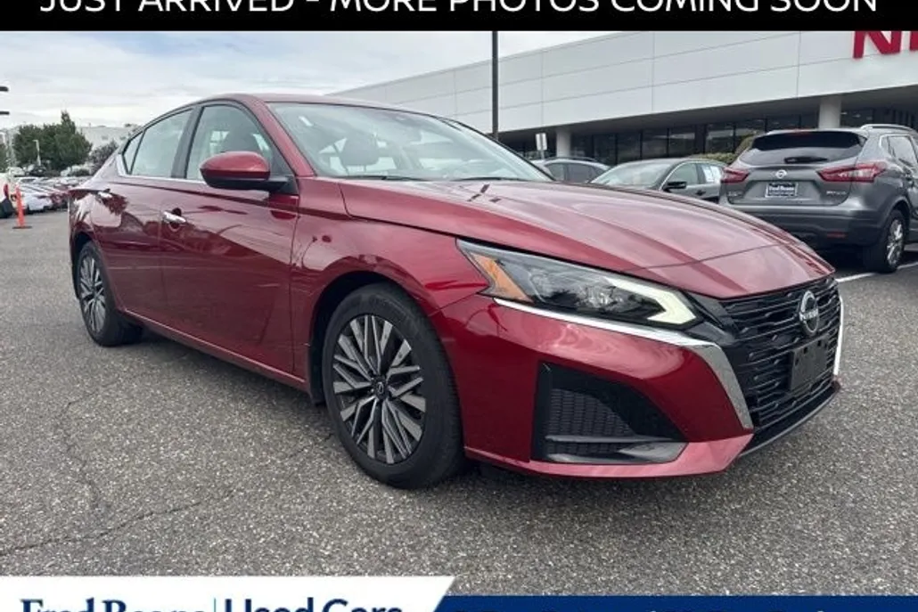 2023 Nissan Altima 2.5 SV photo 1
