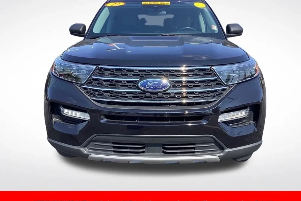 2022 Ford Explorer XLT Sport photo 1