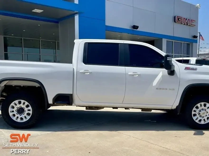 2023 Chevrolet Silverado LT 2500HD photo 1