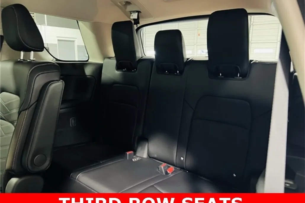 2025 Nissan Pathfinder Platinum photo 1