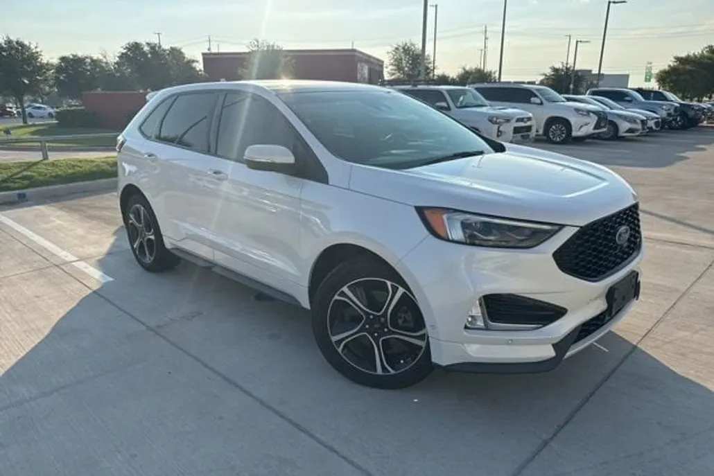 2019 Ford Edge ST photo 1
