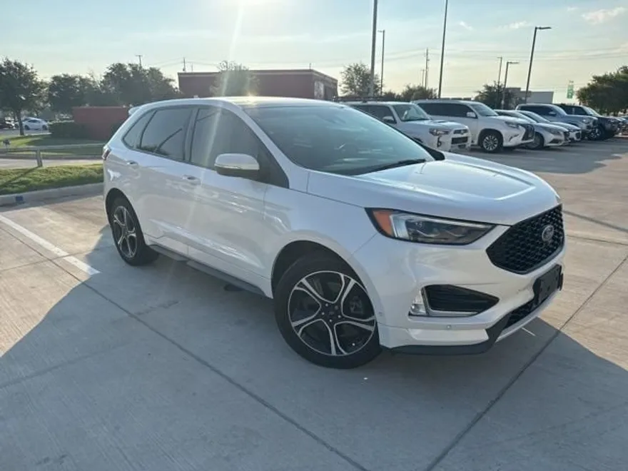 2019 Ford Edge ST photo 1