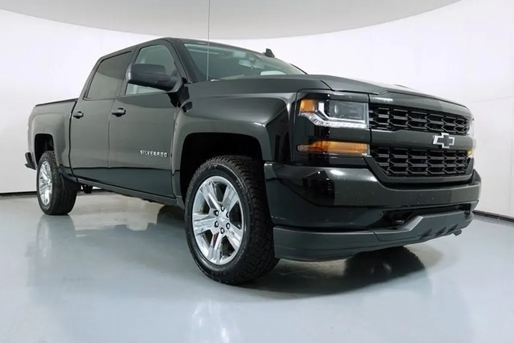 2018 Chevrolet Silverado 1500 Custom photo 1