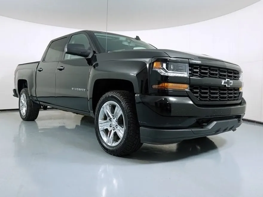 2018 Chevrolet Silverado 1500 Custom photo 1