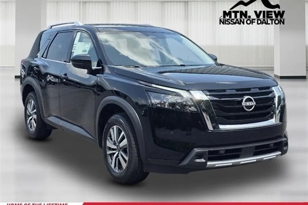 2025 Nissan Pathfinder SL photo 1