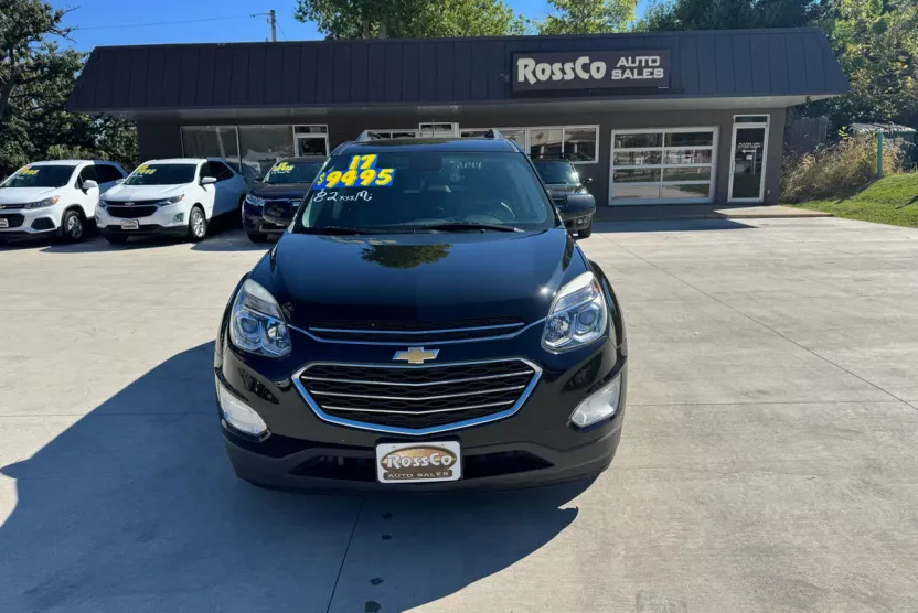 2017 Chevrolet Equinox LT photo 1
