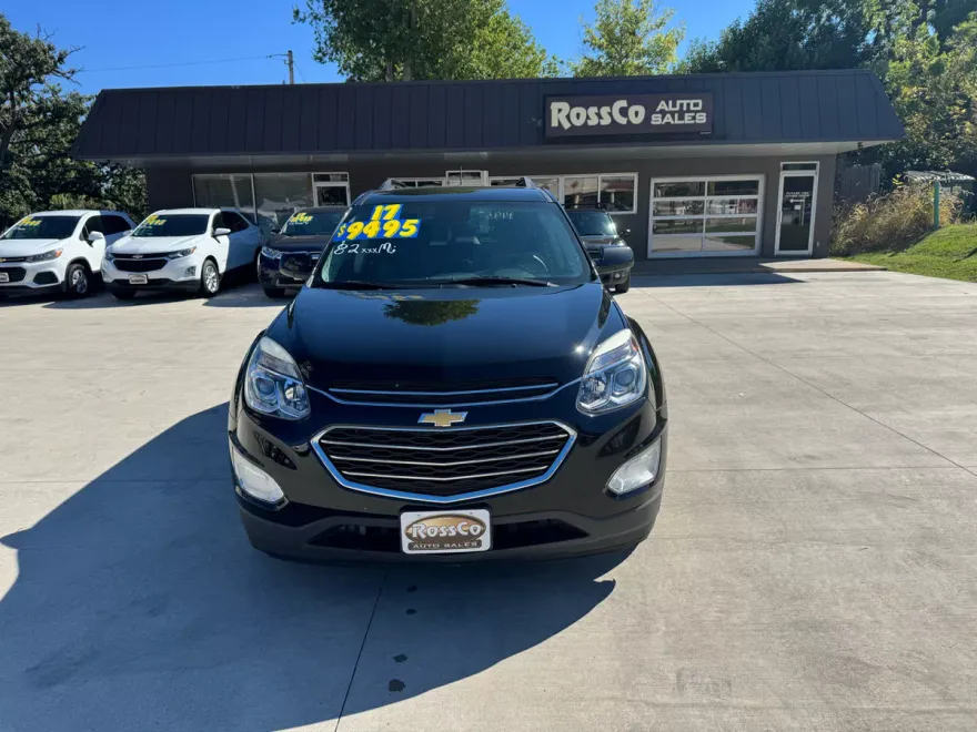 2017 Chevrolet Equinox LT photo 1