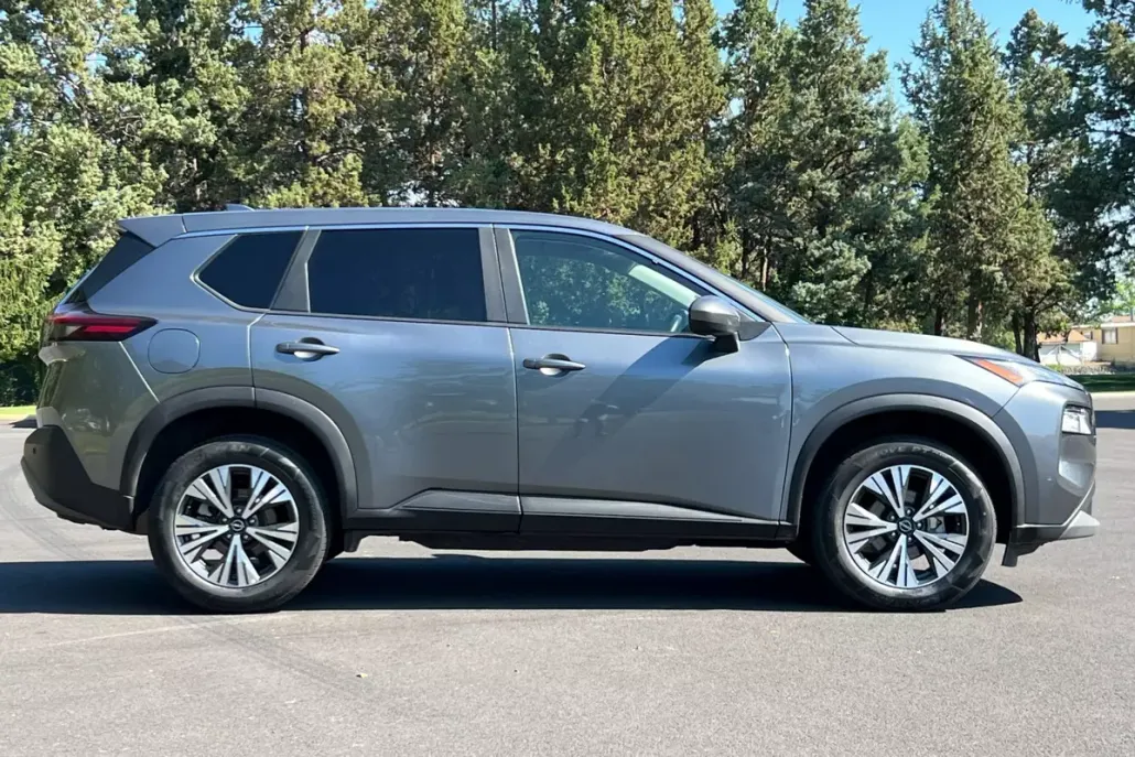 2023 Nissan Rogue SV photo 1