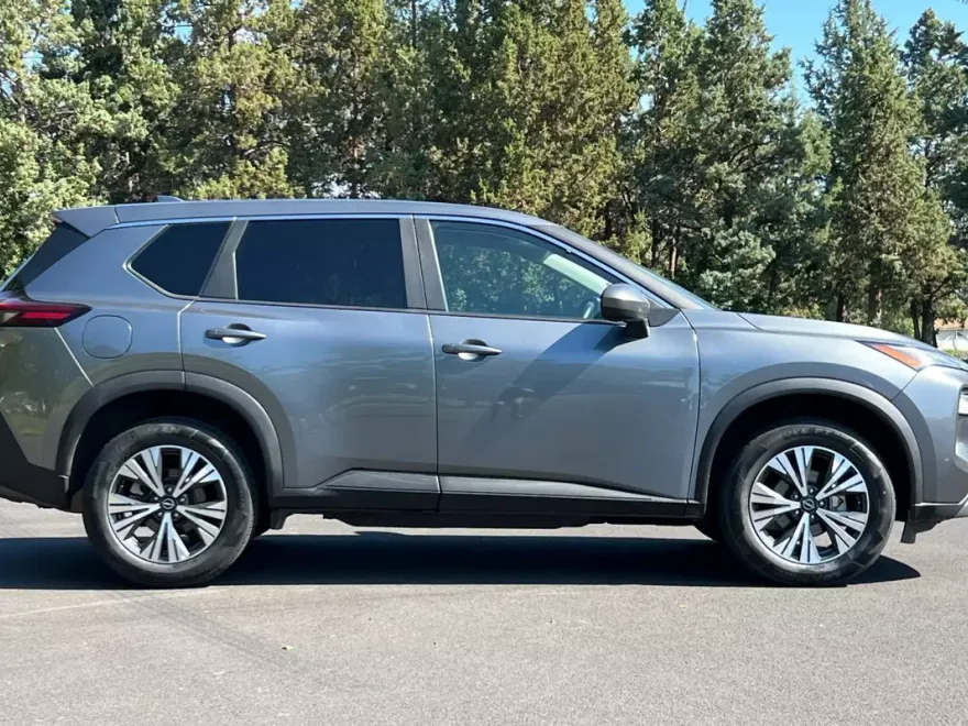 2023 Nissan Rogue SV photo 1