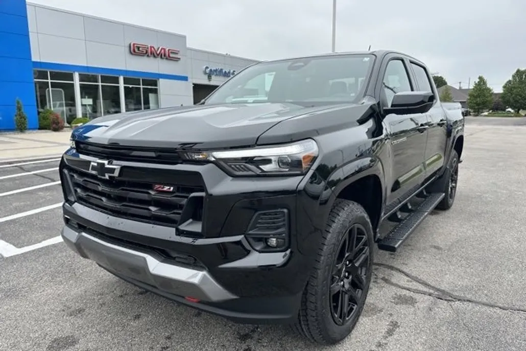 2025 Chevrolet Colorado Z71 photo 1
