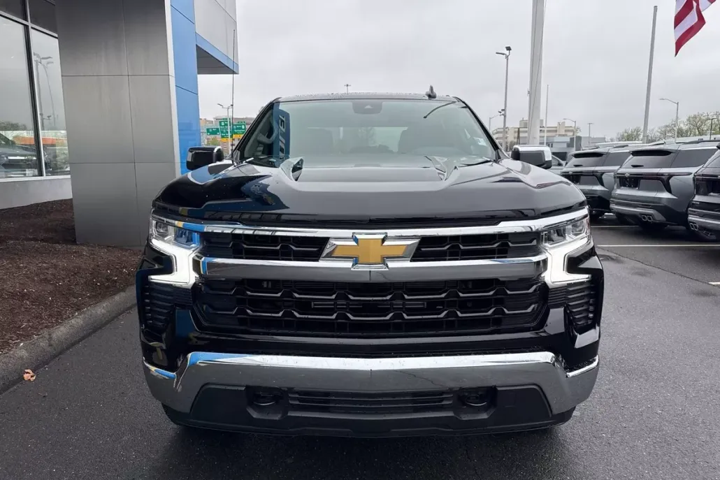 2026 Chevrolet Silverado 1500 LT photo 1