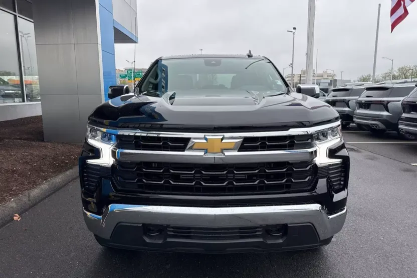 2026 Chevrolet Silverado 1500 LT photo 1
