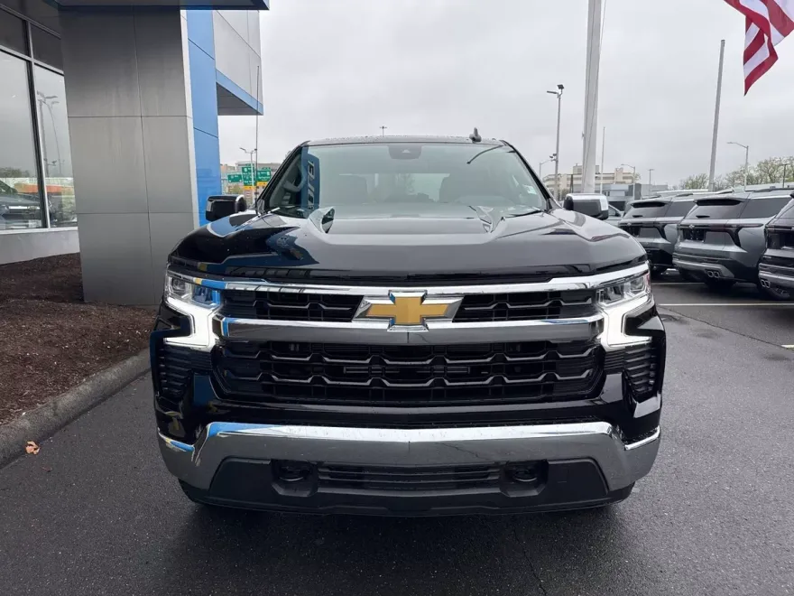 2026 Chevrolet Silverado 1500 LT photo 1