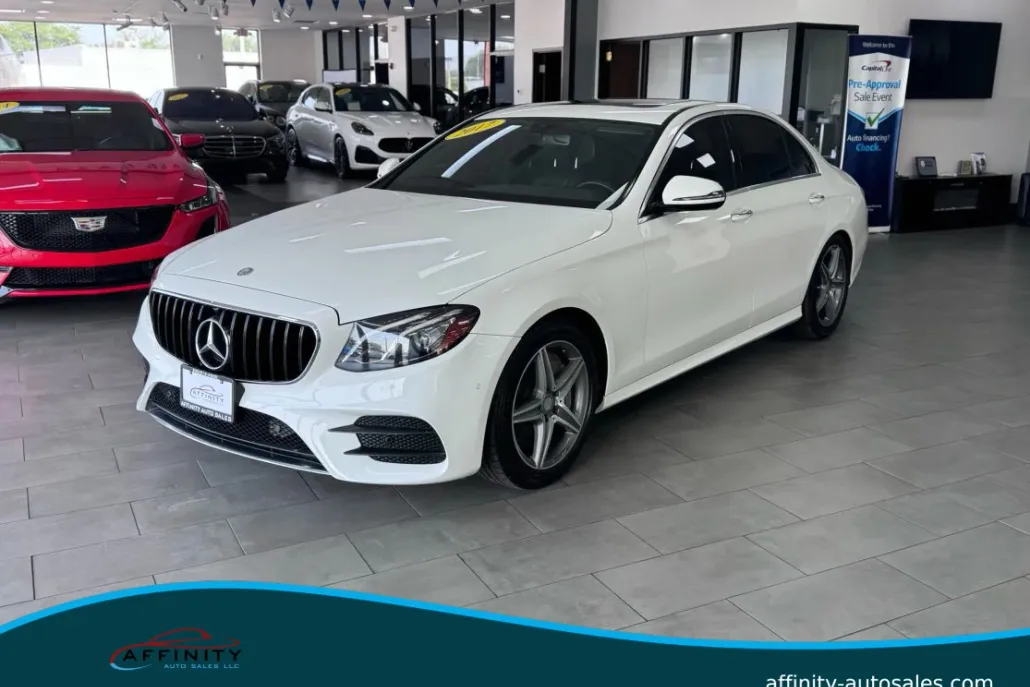 2017 Mercedes Benz E 300 4MATIC Sedan photo 1