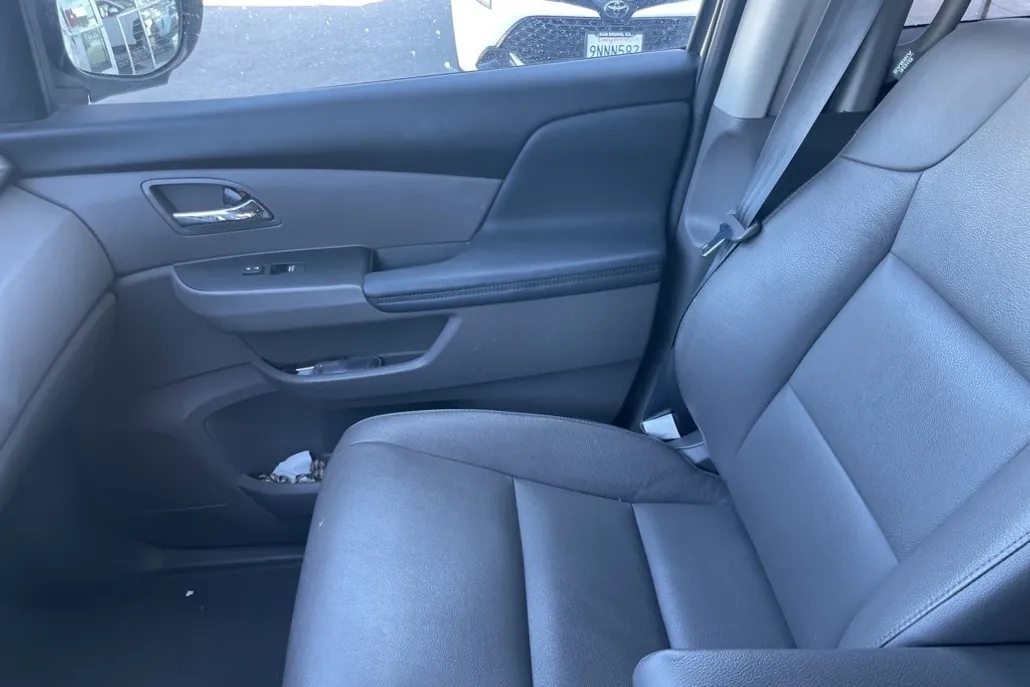 2017 Honda Odyssey EX-L photo 1
