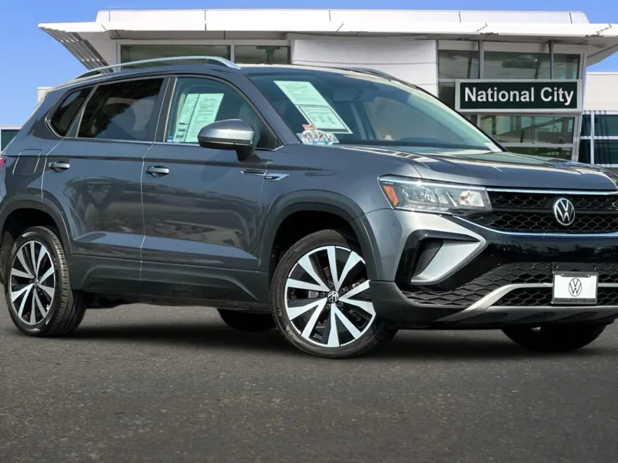 2022 Volkswagen Taos SE photo 1