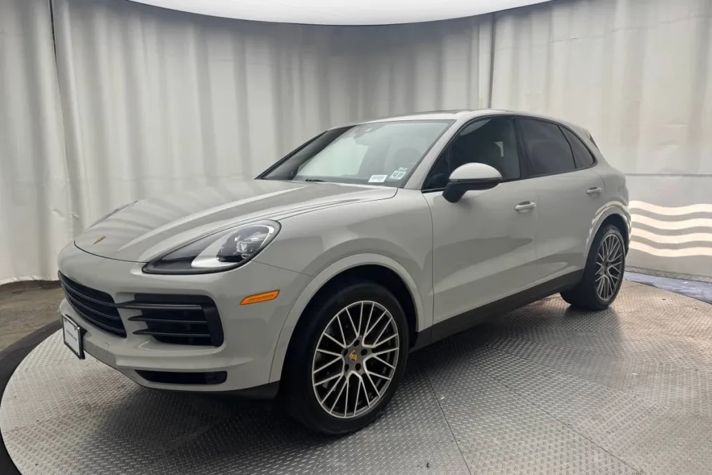 2023 Porsche Cayenne Platinum Edition photo 1
